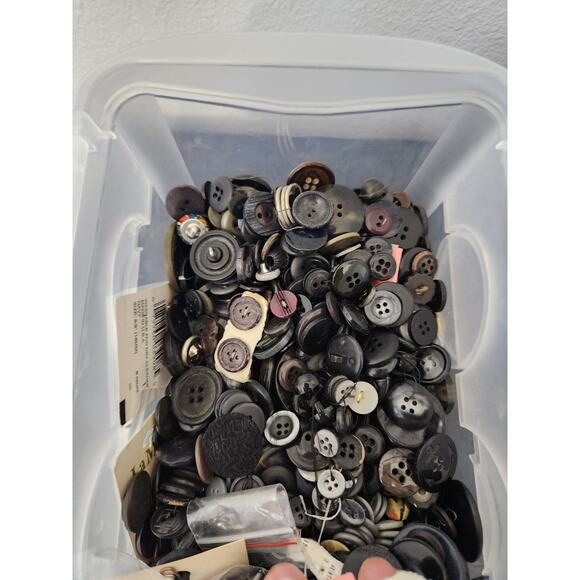 Black Buttons various shapes/sizes, new and vintage - Picture 1 of 3